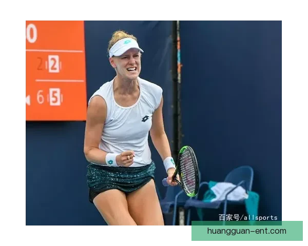 摇滚巨星邦·乔维现身迈阿密大师赛与网坛名将萨芬卢布合影互动