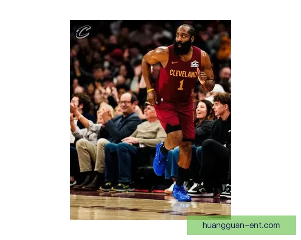 米切尔25分带领骑士复仇勇士锁定季后赛 哈登关键时刻19分助攻奠定胜局